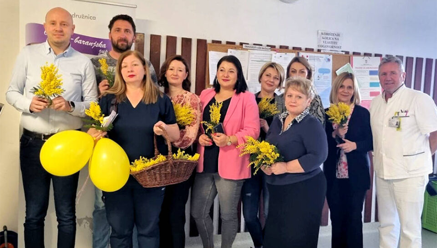 Cvjetovima mimoza i žutim balonima u našičkoj bolnici obilježen Dan mimoza Nacionalni dan borbe protiv raka vrata maternice