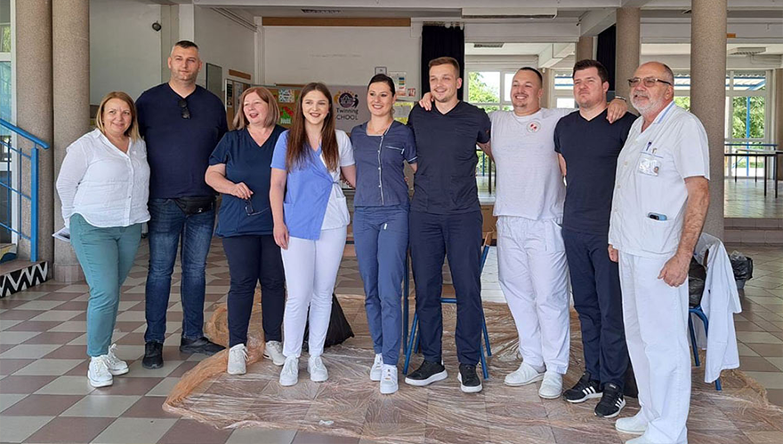 Medicinske sestre i tehničari našičke bolnice posjetili OŠ kralja Tomislava Našice 2