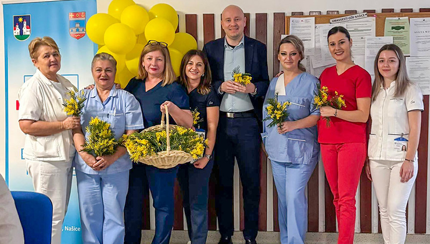 Cvjetovima mimoza i žutim balonima u našičkoj bolnici obilježen Dan mimoza Nacionalni dan borbe protiv raka vrata maternice 02